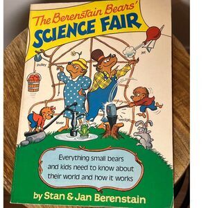 Vintage The Berenstain Bears' Science Fair Book by Stan & Jan Berenstain. 